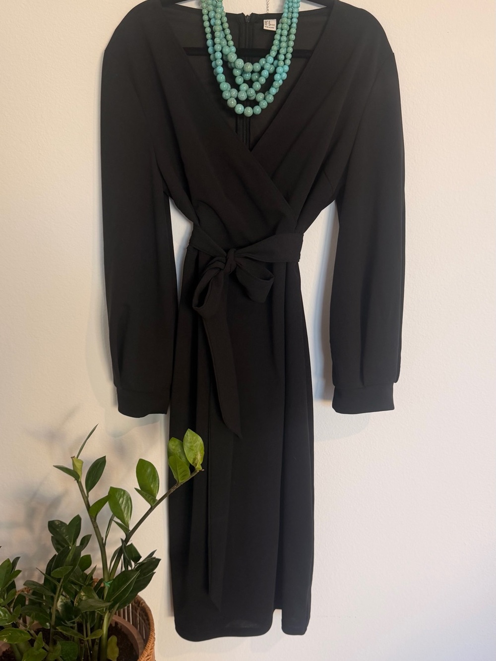 Elegant Black Wrap Midi Dress with Tie Waist and V-Neck